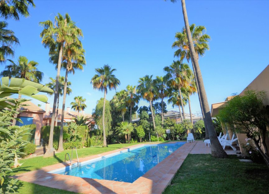 Resale - House - Semi-Detached House - Marbella - Nueva Andalucia