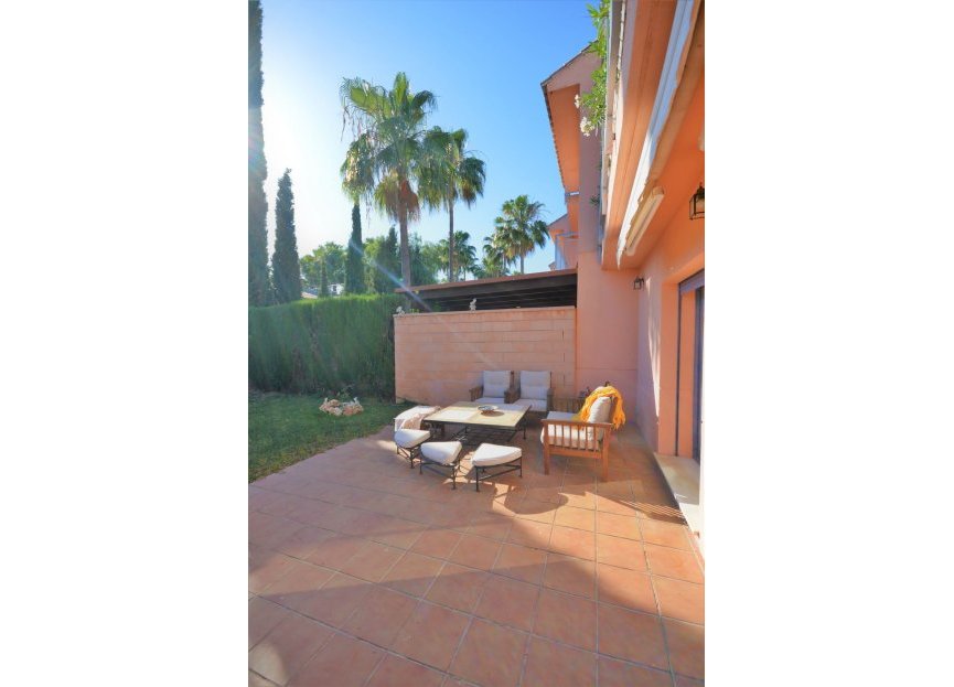 Resale - House - Semi-Detached House - Marbella - Nueva Andalucia