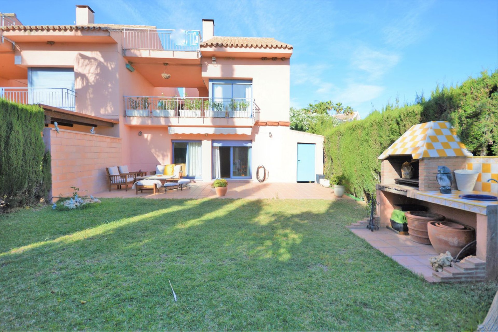 Resale - House - Semi-Detached House - Marbella - Nueva Andalucia