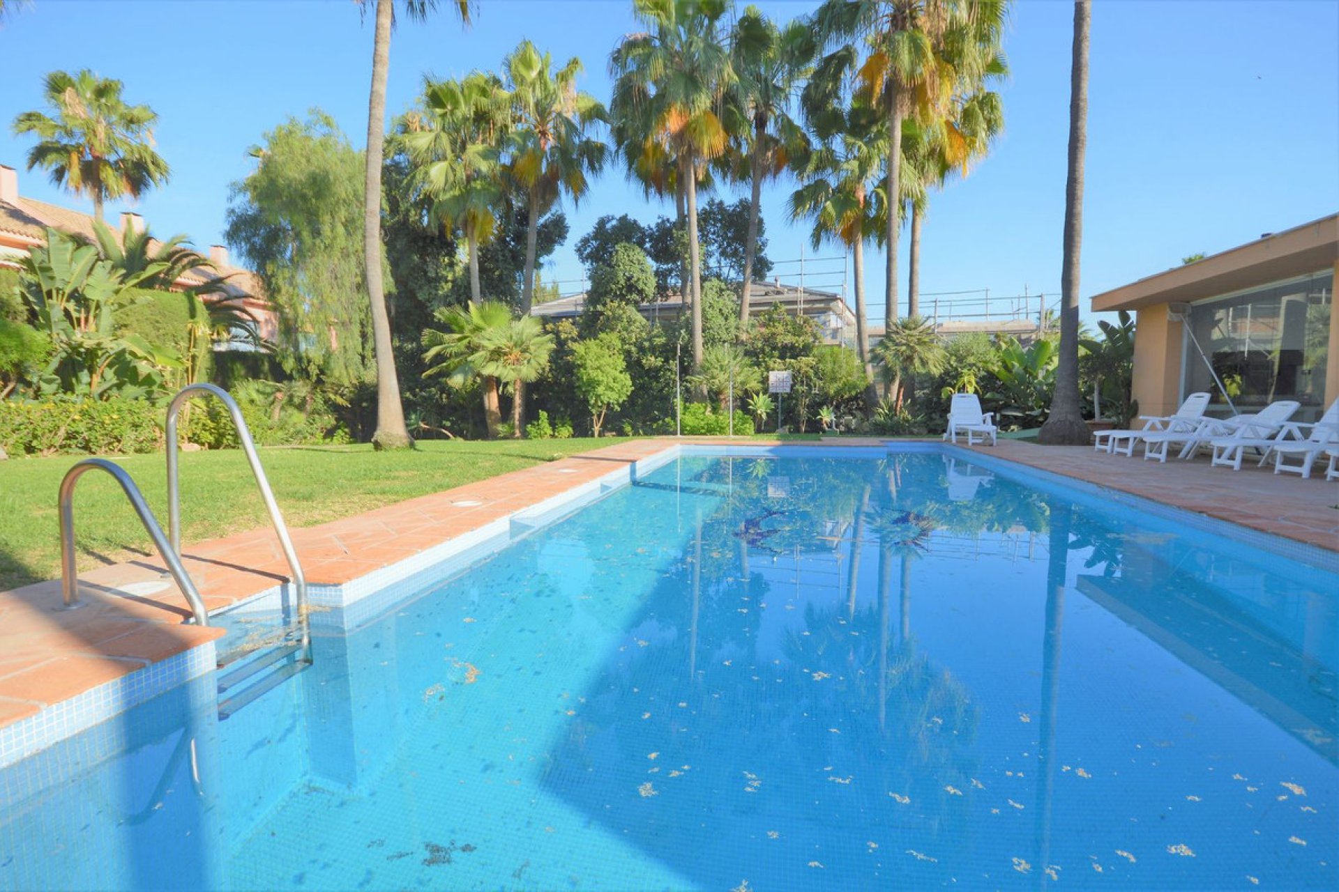 Resale - House - Semi-Detached House - Marbella - Nueva Andalucia