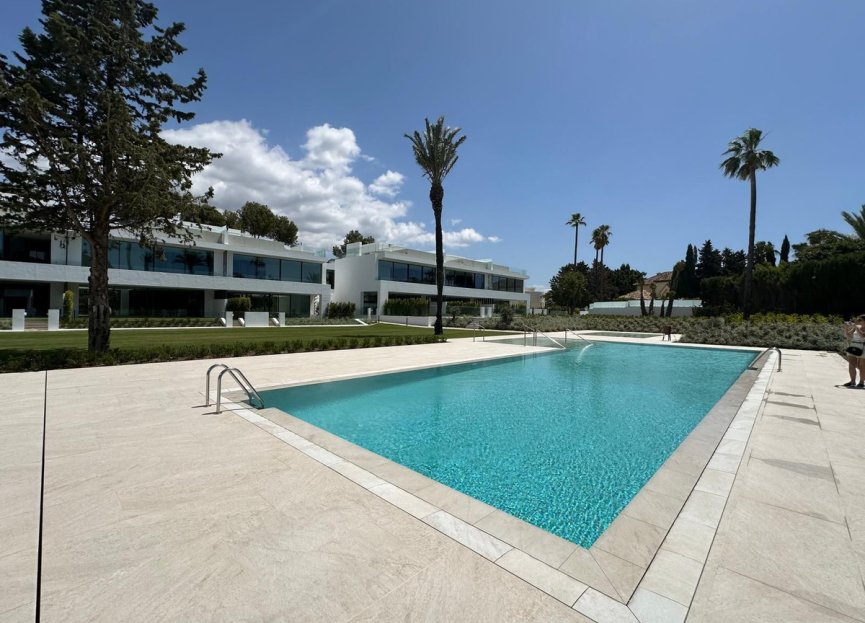 Resale - House - Semi-Detached House - Marbella - Nueva Andalucia