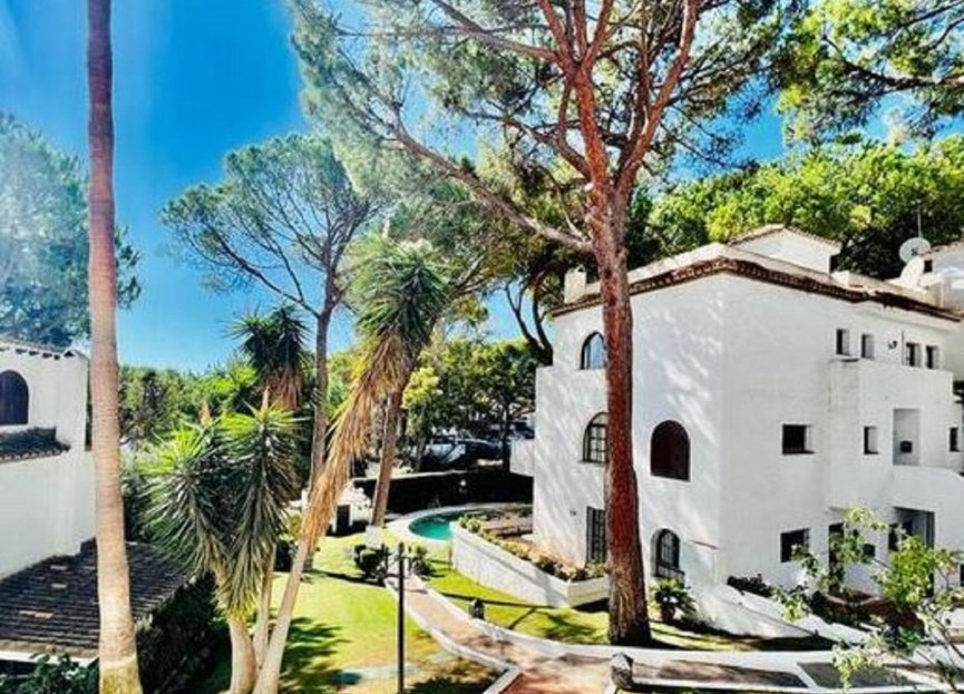 Resale - House - Semi-Detached House - Marbella - Nueva Andalucia