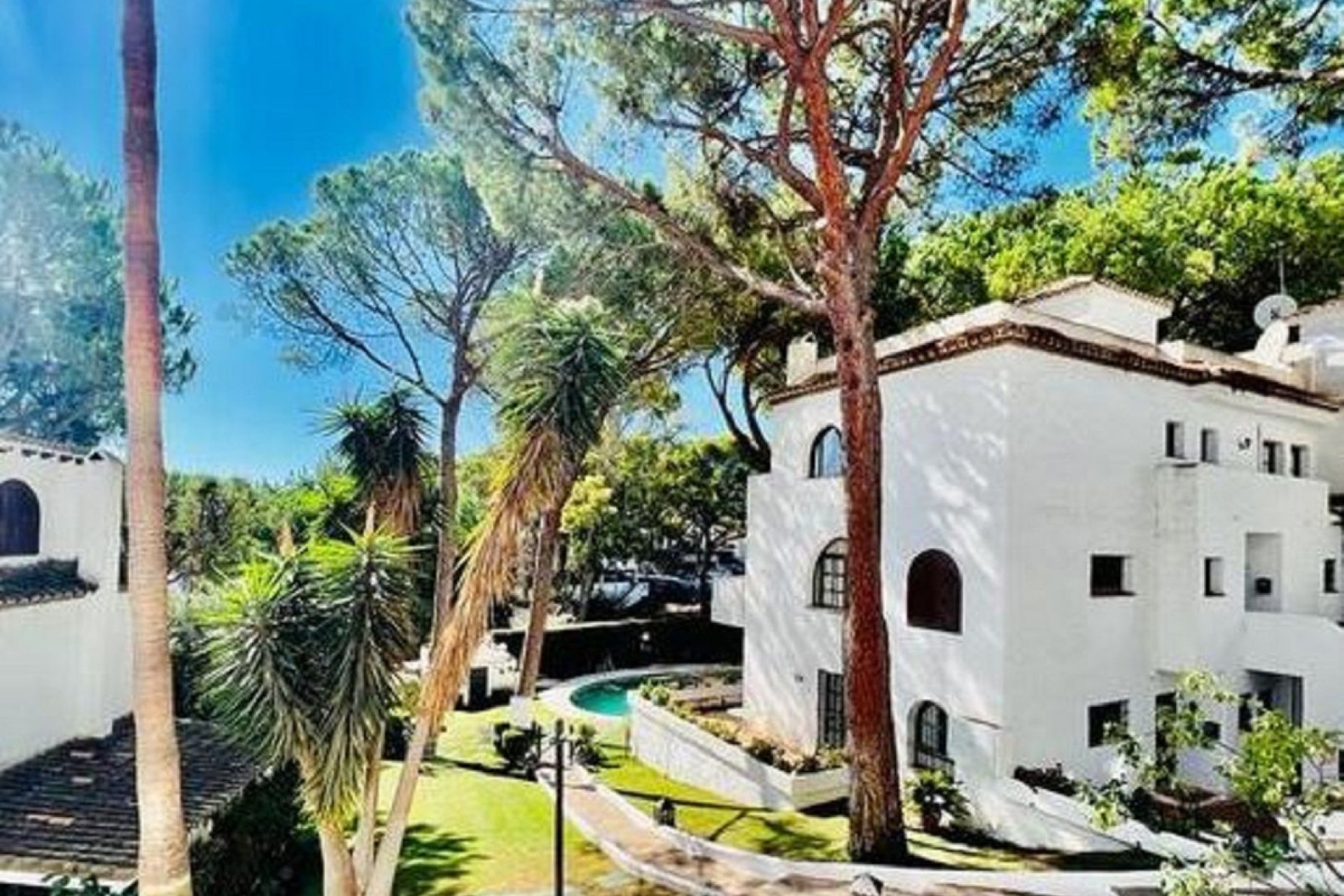 Resale - House - Semi-Detached House - Marbella - Nueva Andalucia