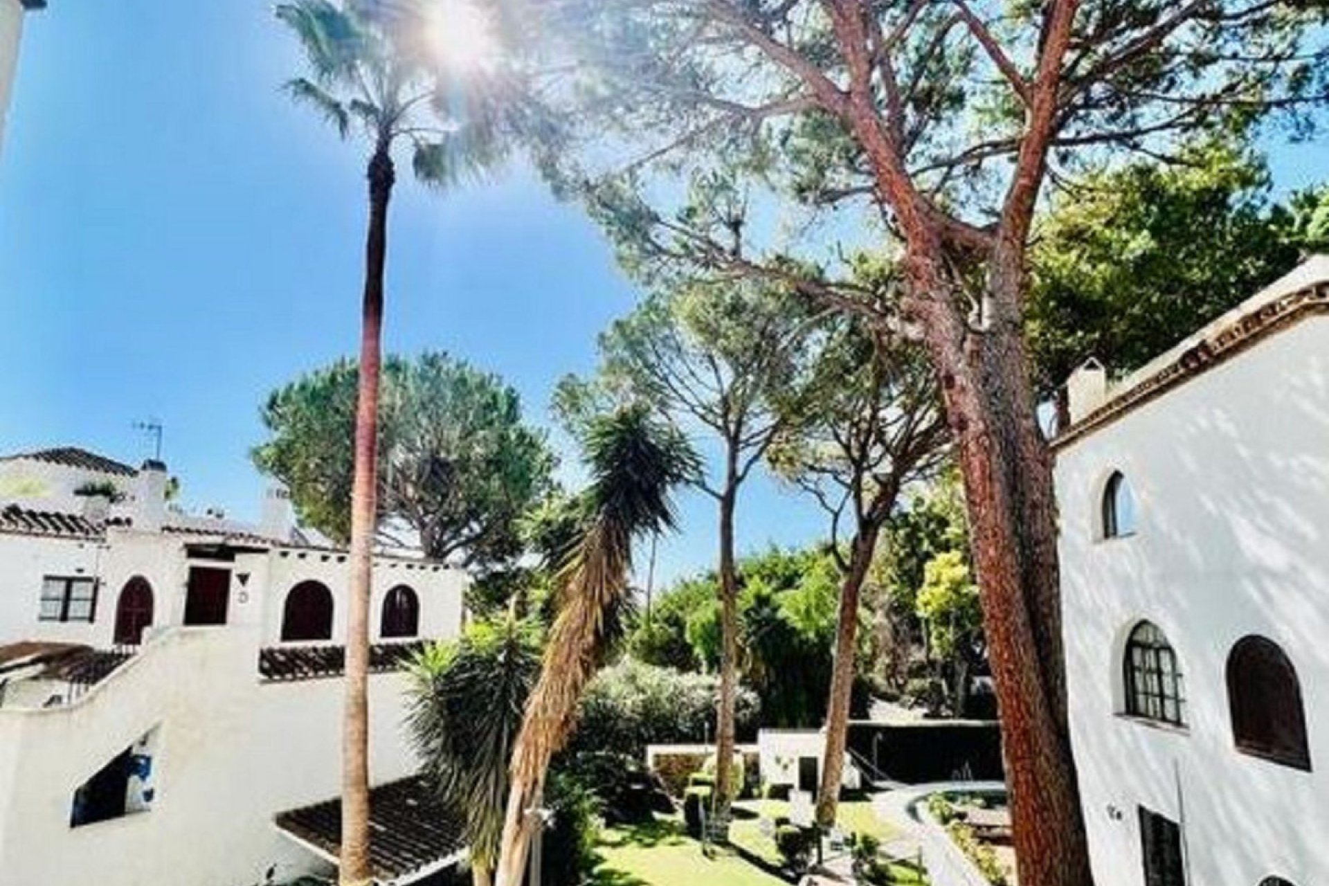 Resale - House - Semi-Detached House - Marbella - Nueva Andalucia