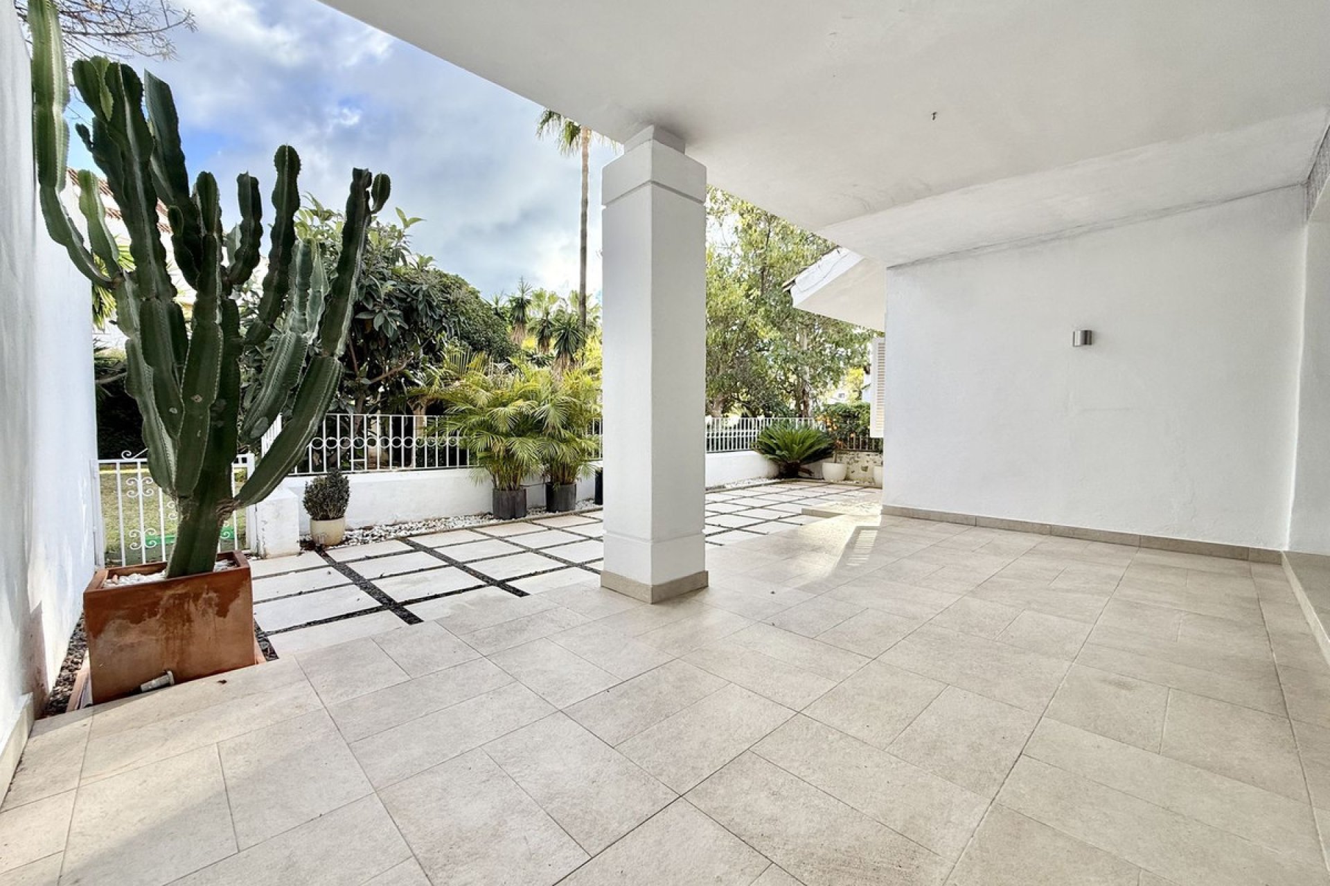 Resale - House - Semi-Detached House - Marbella - Nueva Andalucia