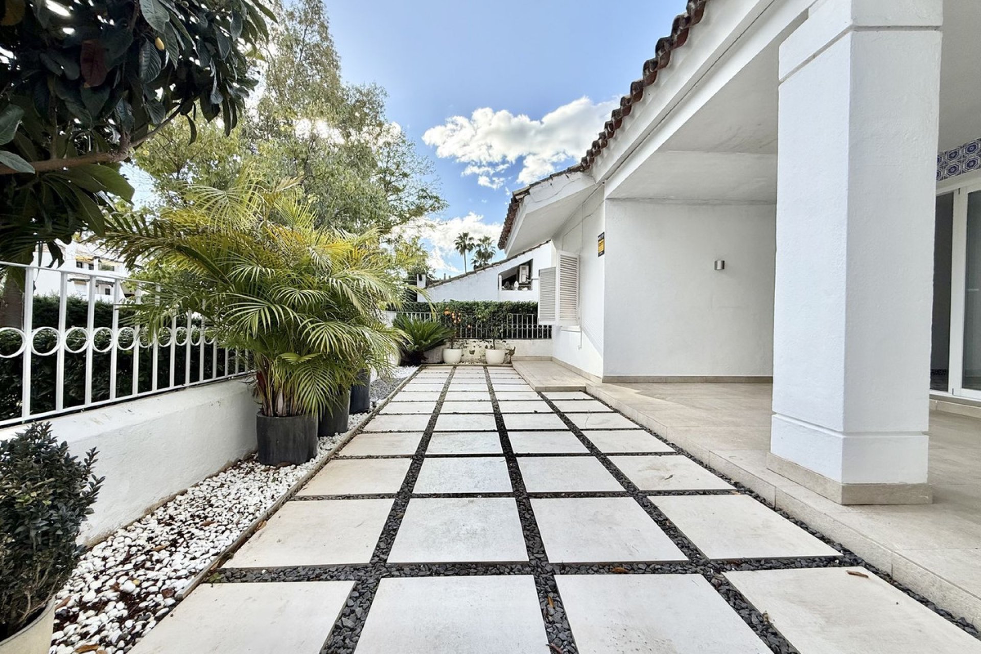 Resale - House - Semi-Detached House - Marbella - Nueva Andalucia