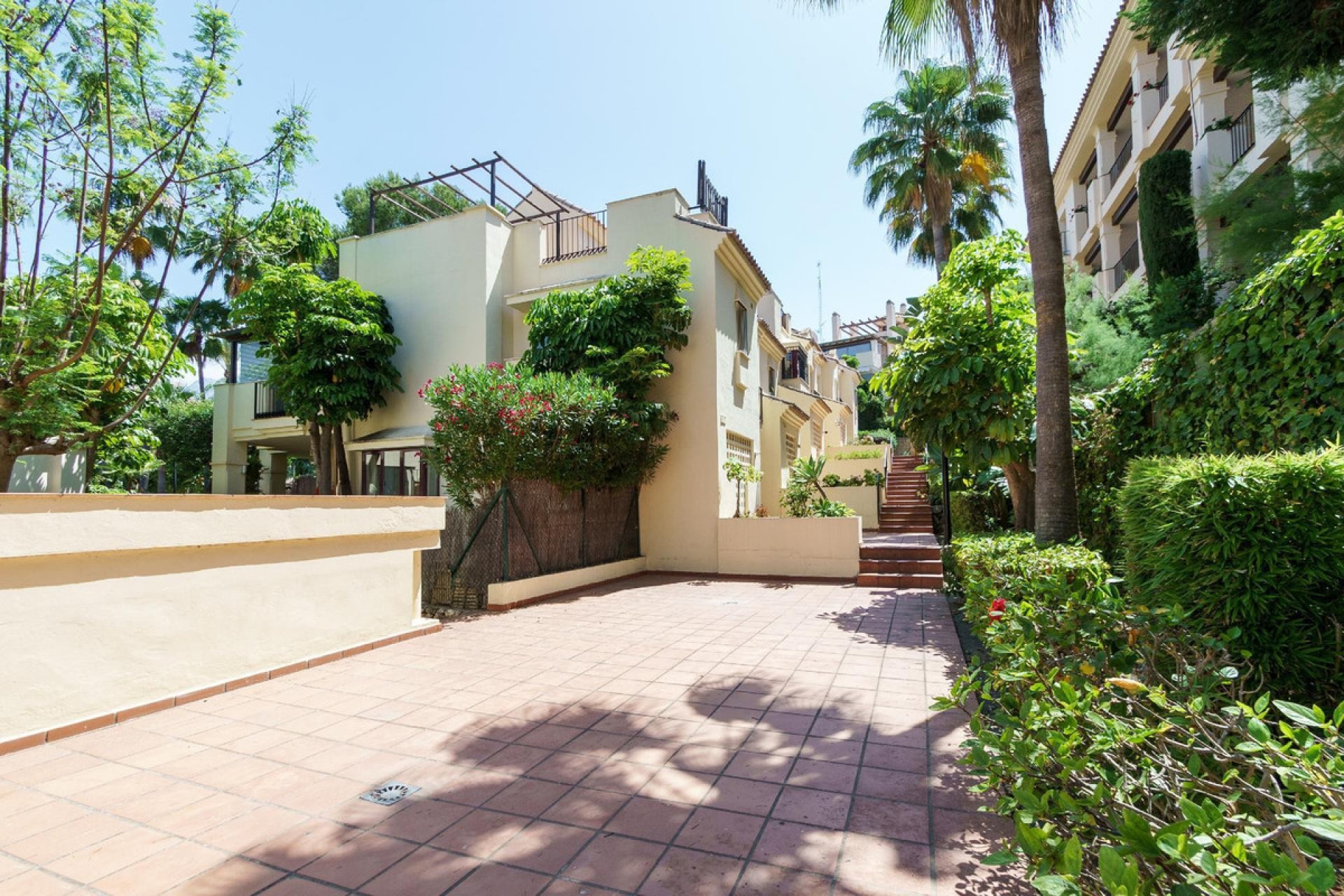 Resale - House - Semi-Detached House - Marbella - Nueva Andalucia