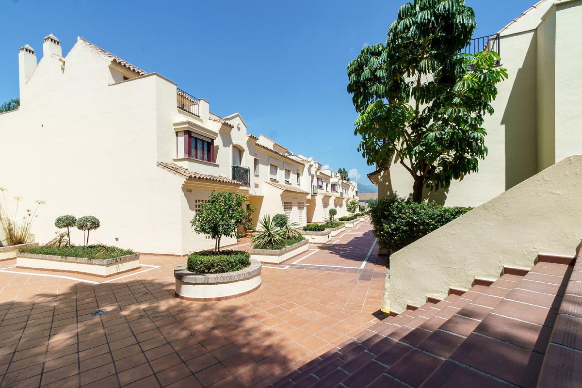 Resale - House - Semi-Detached House - Marbella - Nueva Andalucia