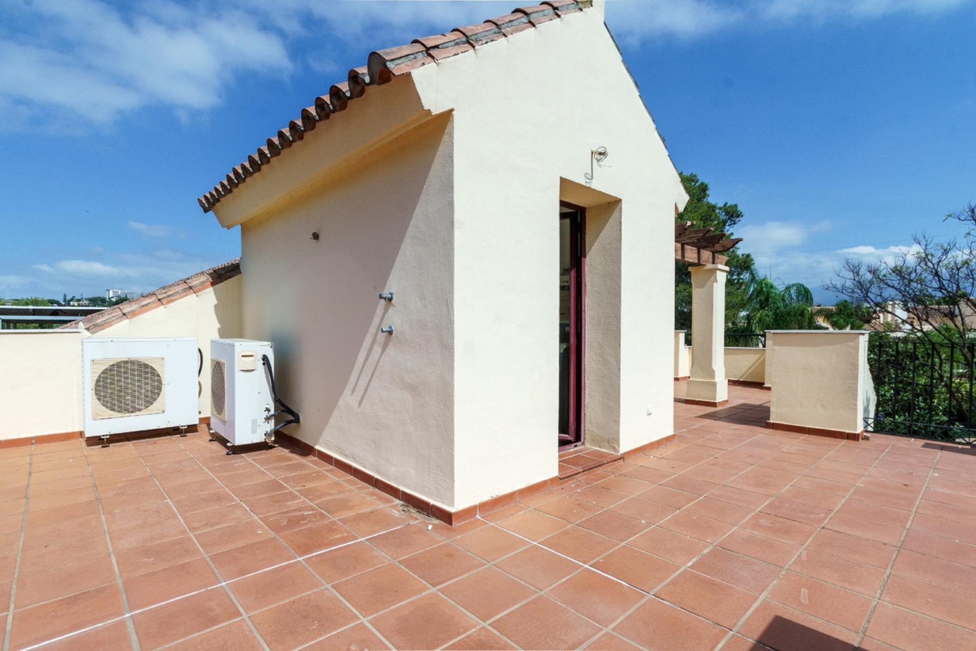 Resale - House - Semi-Detached House - Marbella - Nueva Andalucia