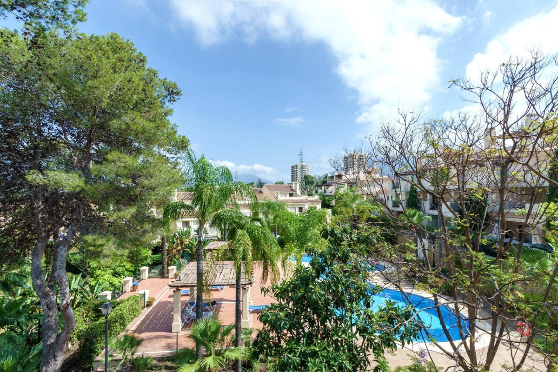 Resale - House - Semi-Detached House - Marbella - Nueva Andalucia