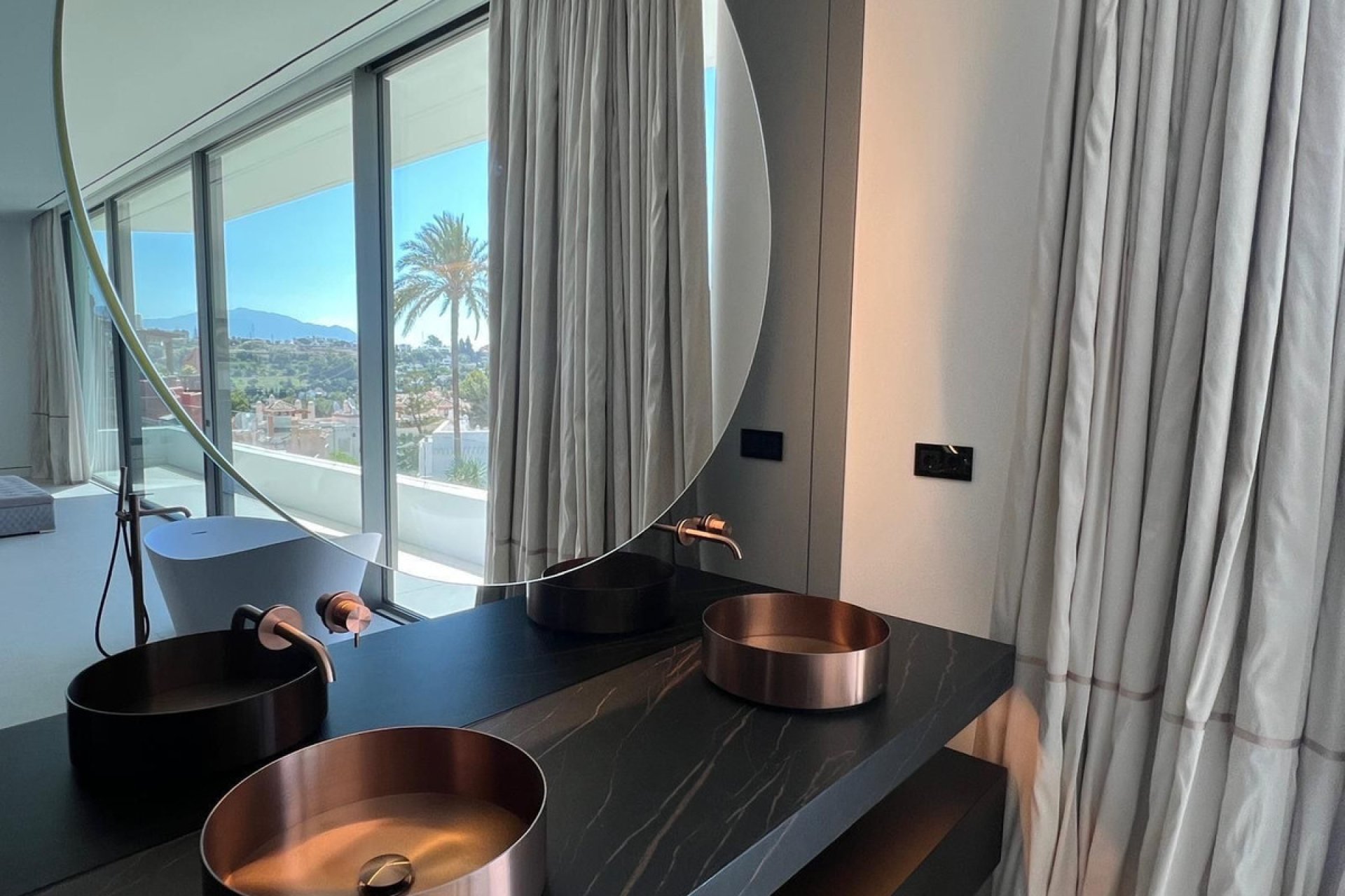 Resale - House - Semi-Detached House - Marbella - Nueva Andalucia