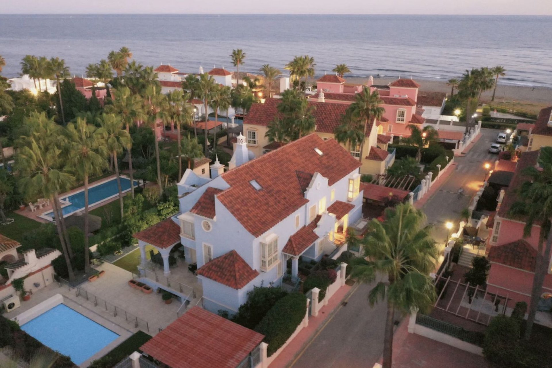 Resale - House - Semi-Detached House - Marbella - Puerto Banús