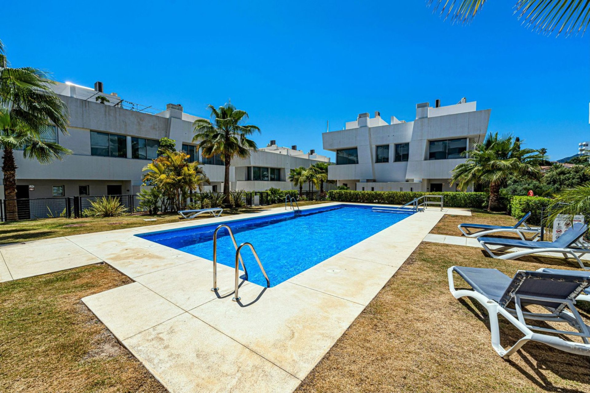 Resale - House - Semi-Detached House - Marbella - Río Real