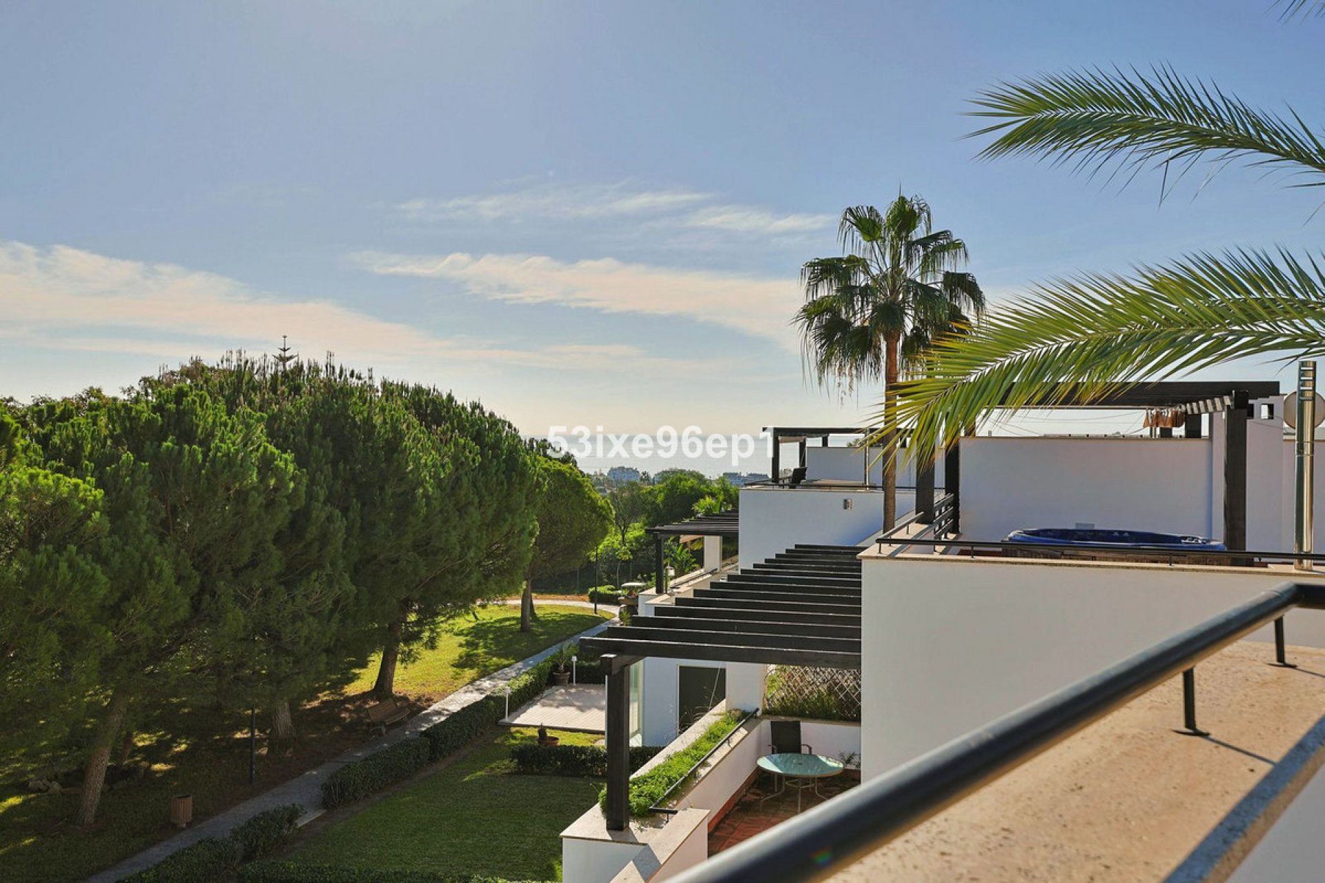 Resale - House - Semi-Detached House - Marbella - Santa Clara