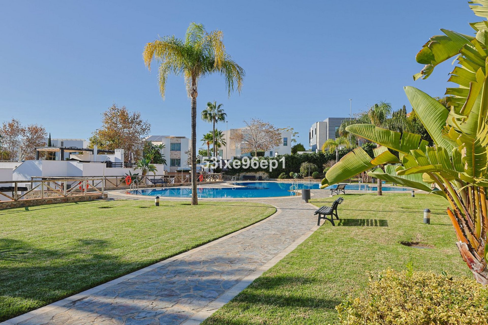 Resale - House - Semi-Detached House - Marbella - Santa Clara