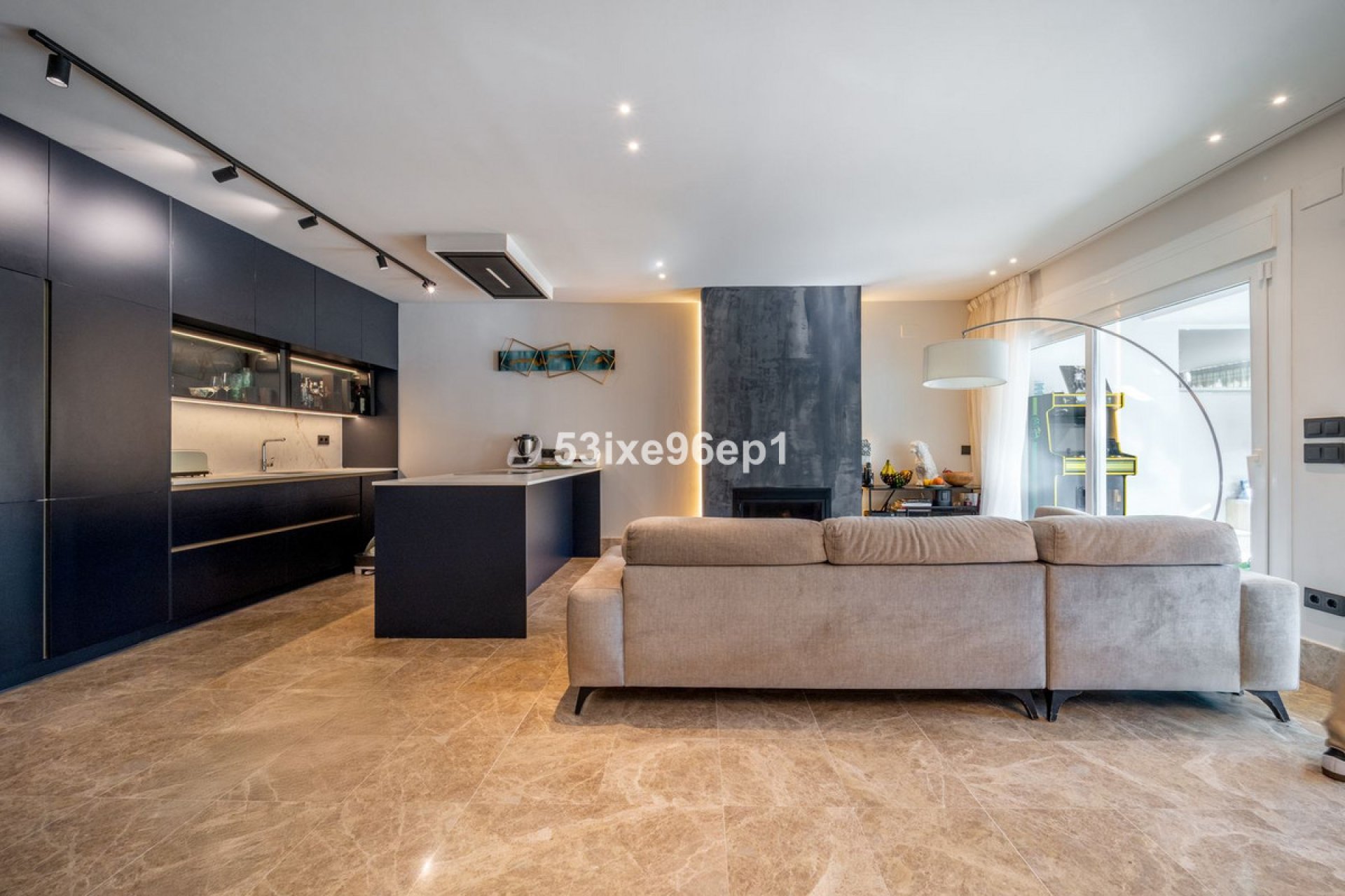 Resale - House - Semi-Detached House - Marbella - Santa Clara