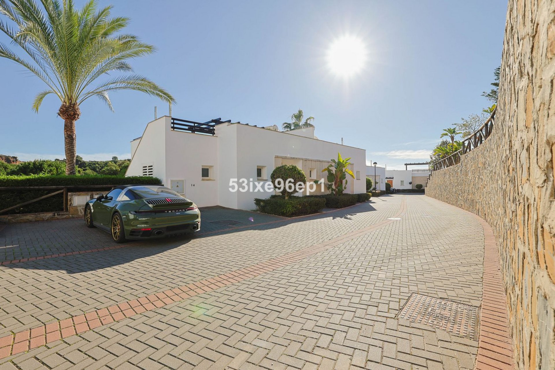 Resale - House - Semi-Detached House - Marbella - Santa Clara