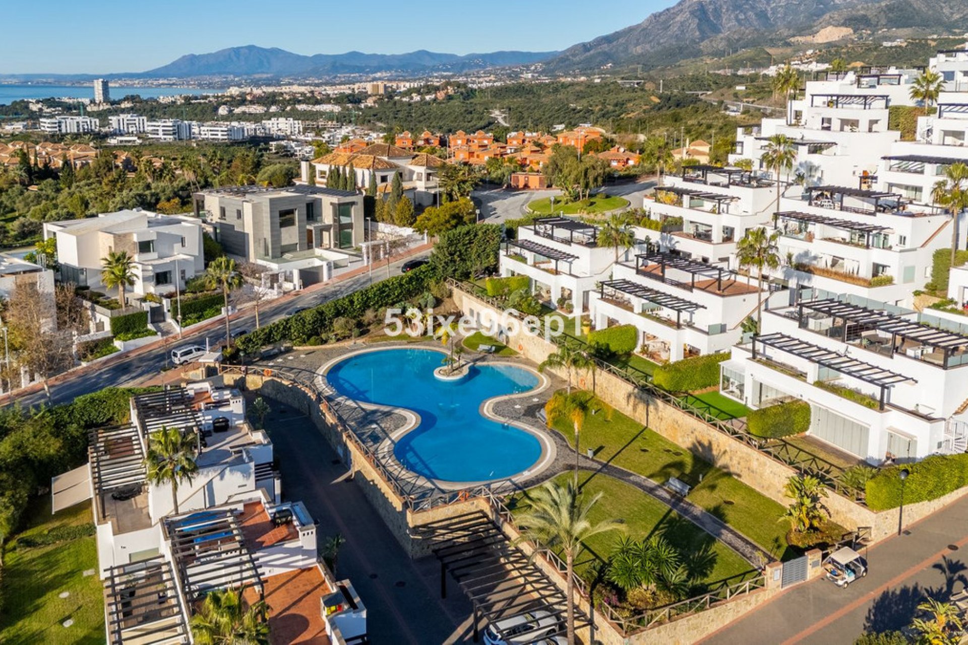 Resale - House - Semi-Detached House - Marbella - Santa Clara