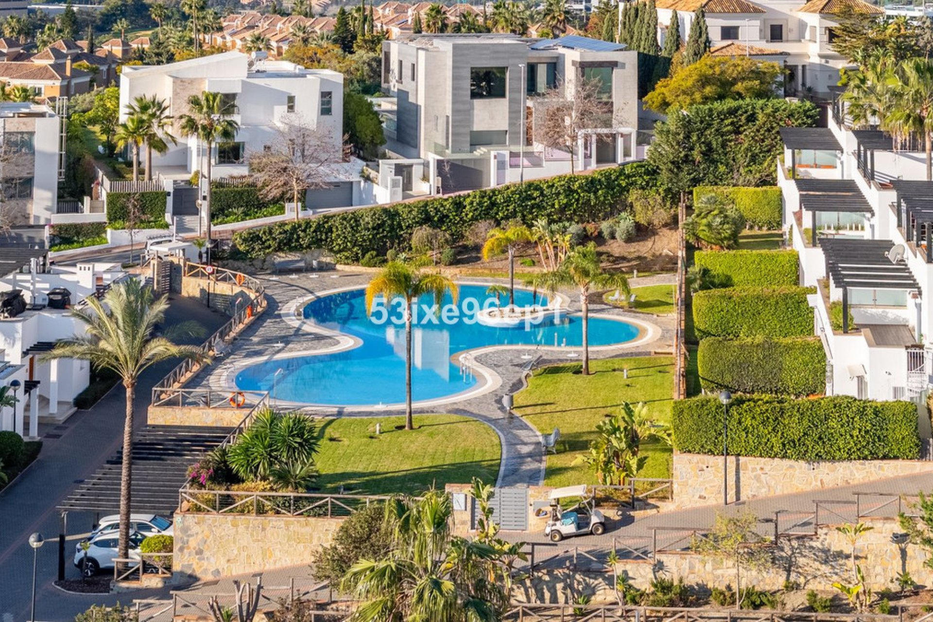 Resale - House - Semi-Detached House - Marbella - Santa Clara