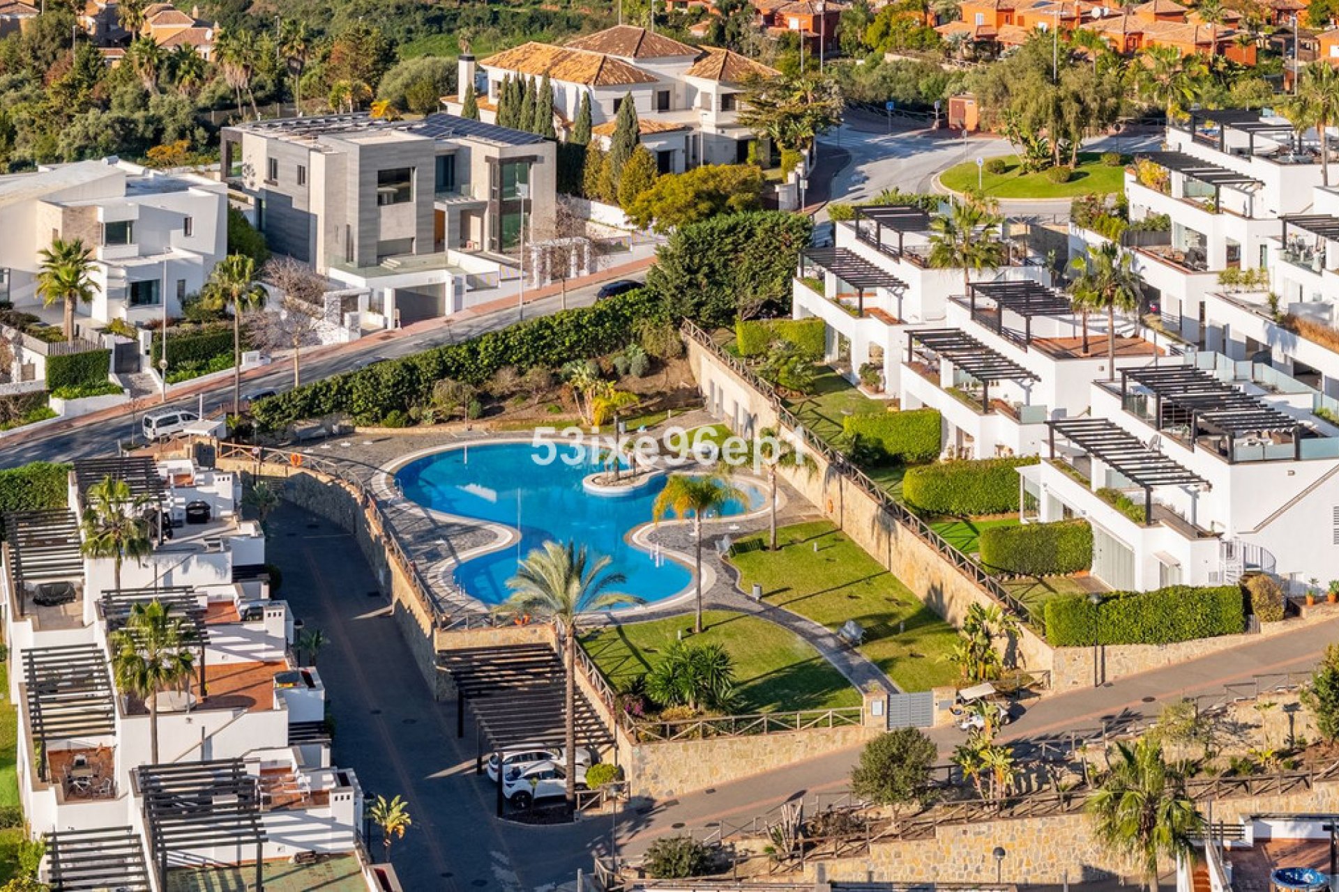 Resale - House - Semi-Detached House - Marbella - Santa Clara