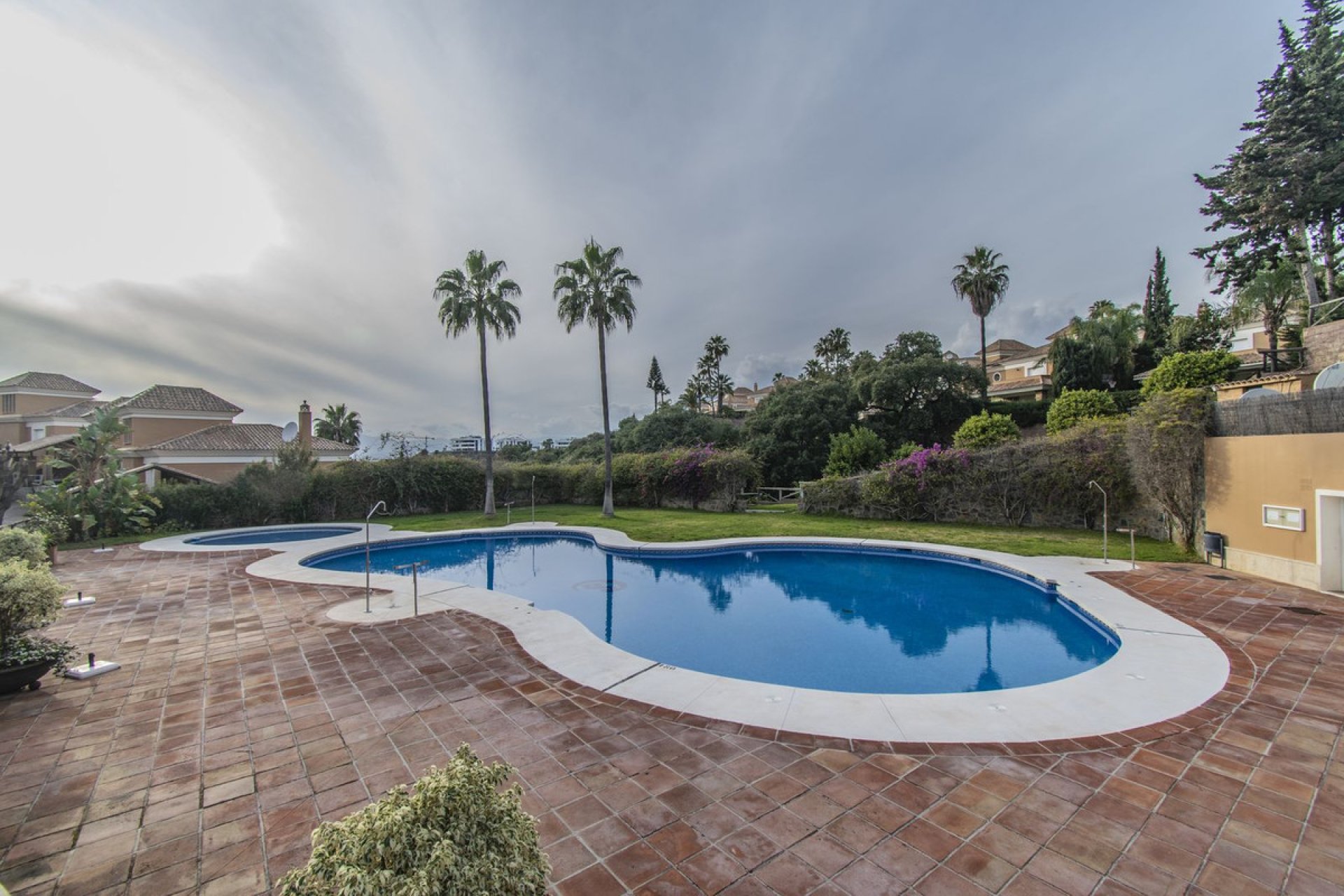 Resale - House - Semi-Detached House - Marbella - Santa Clara