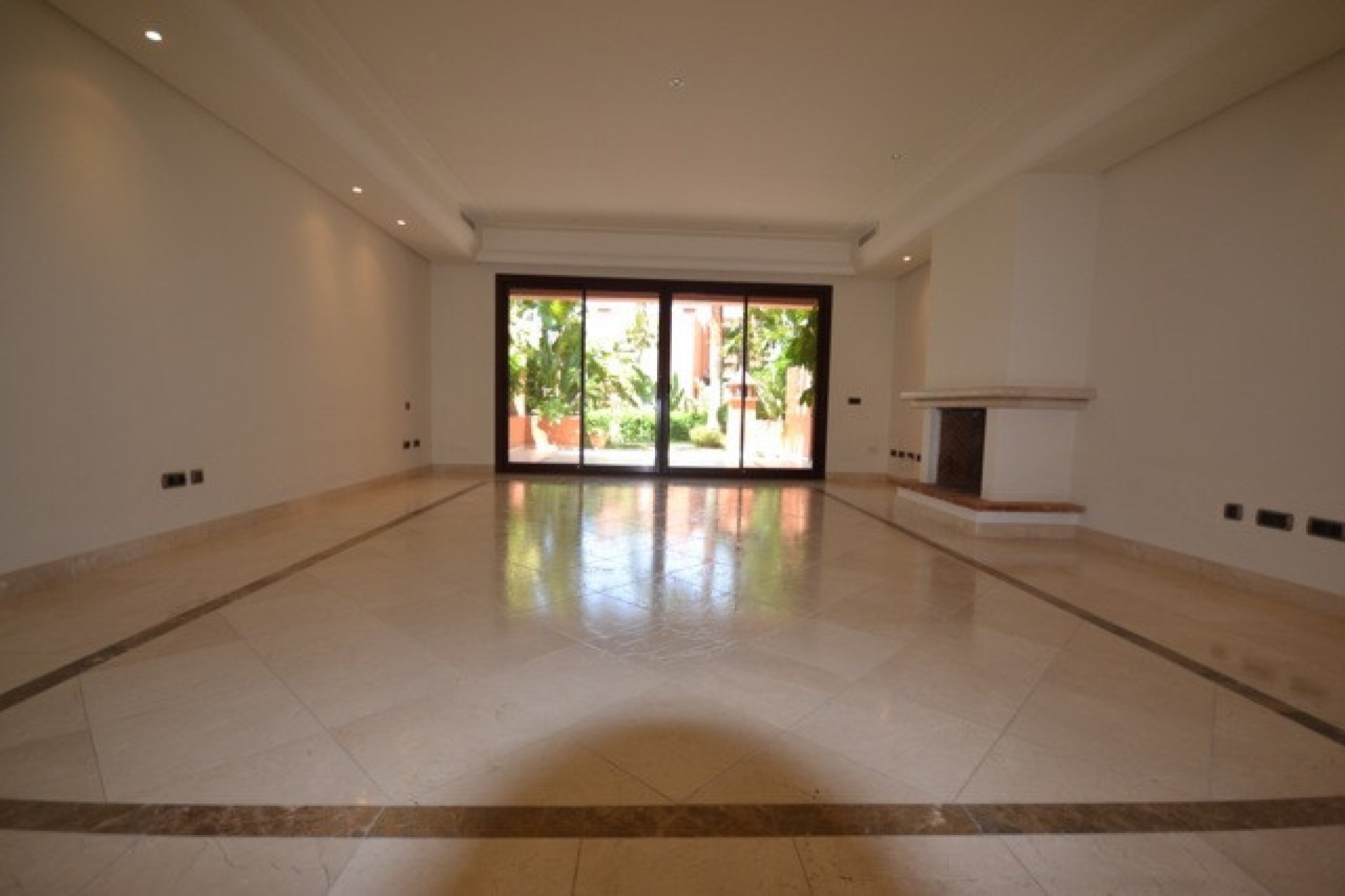 Resale - House - Semi-Detached House - Marbella - The Golden Mile