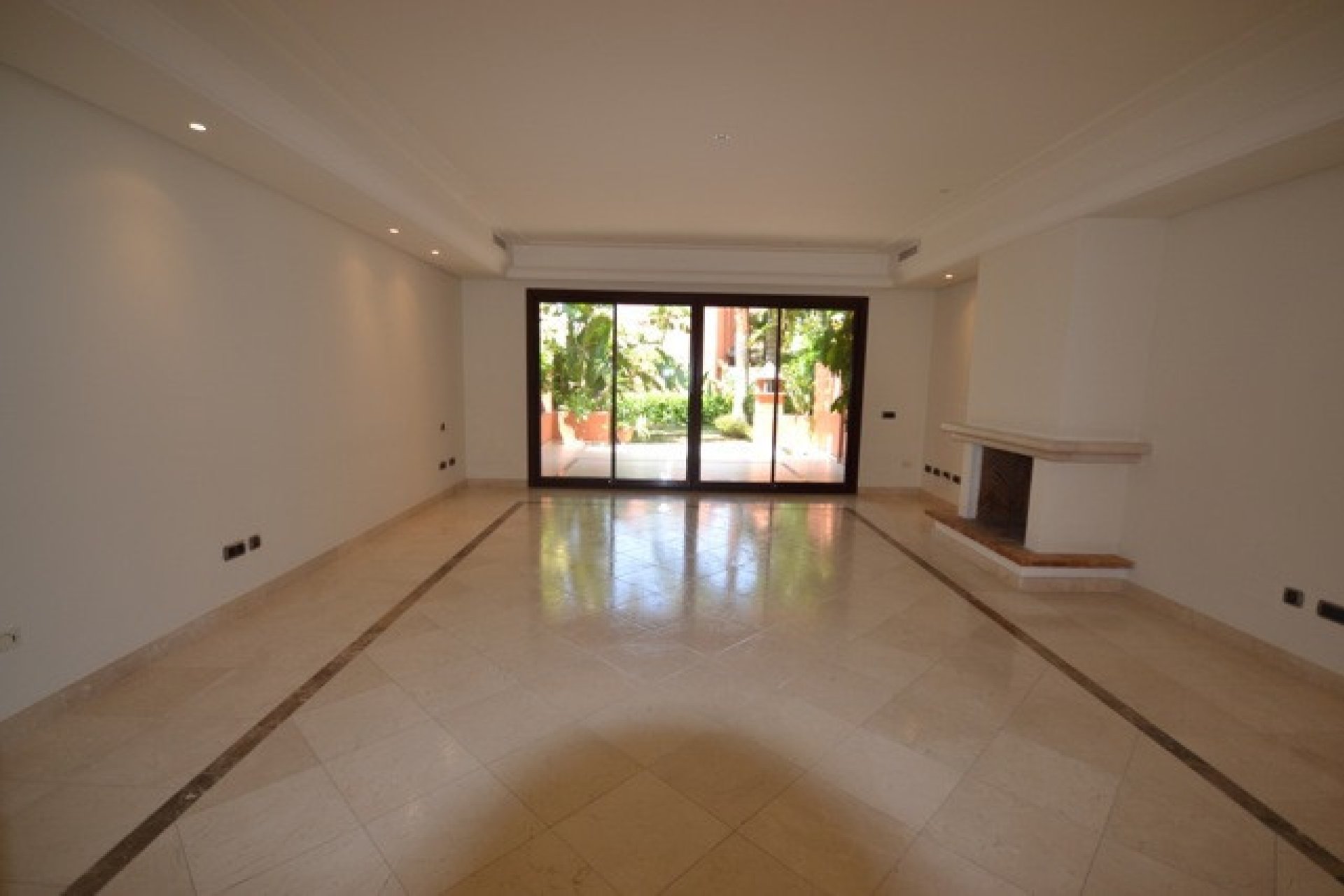 Resale - House - Semi-Detached House - Marbella - The Golden Mile