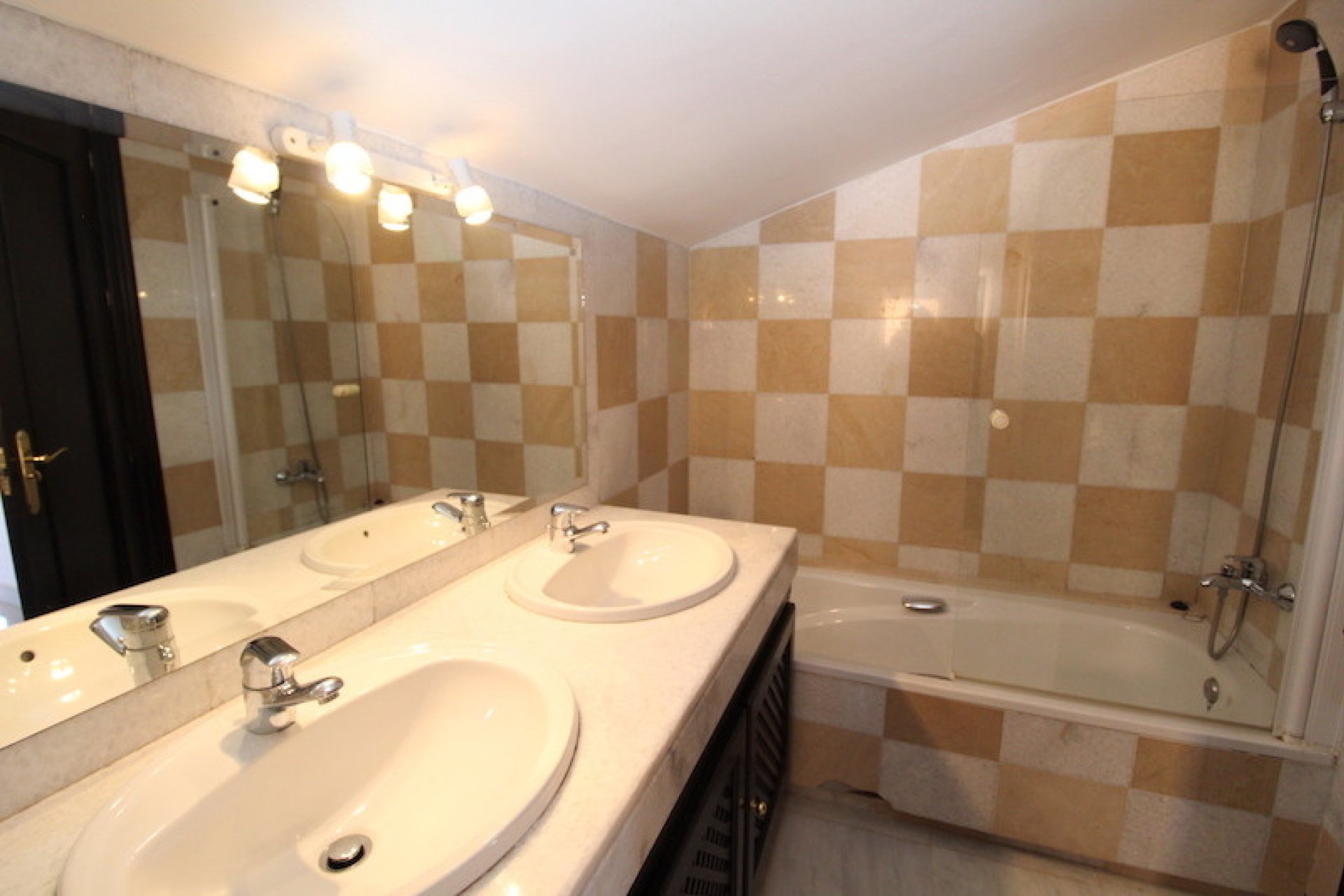 Resale - House - Semi-Detached House - Marbella - The Golden Mile