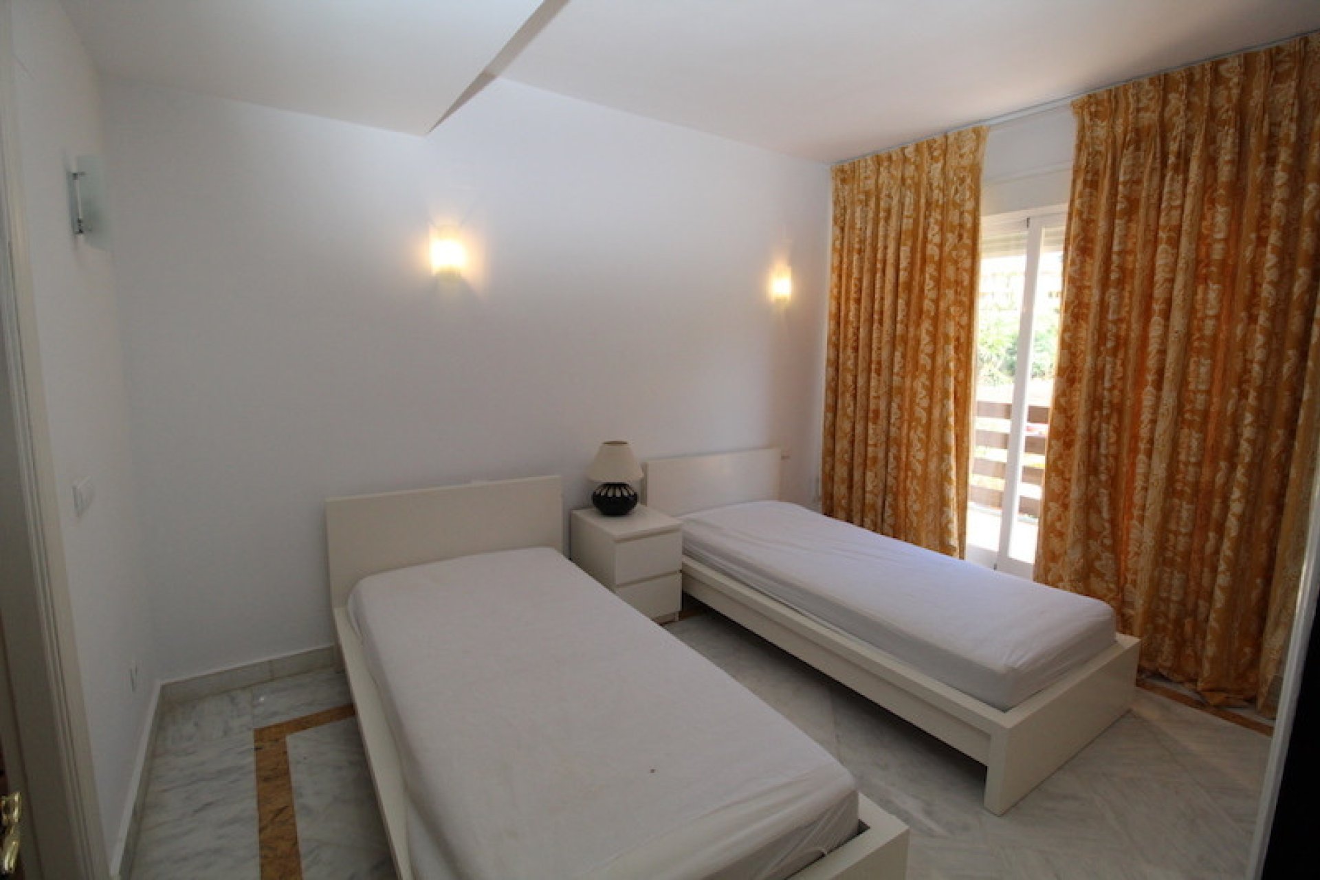 Resale - House - Semi-Detached House - Marbella - The Golden Mile