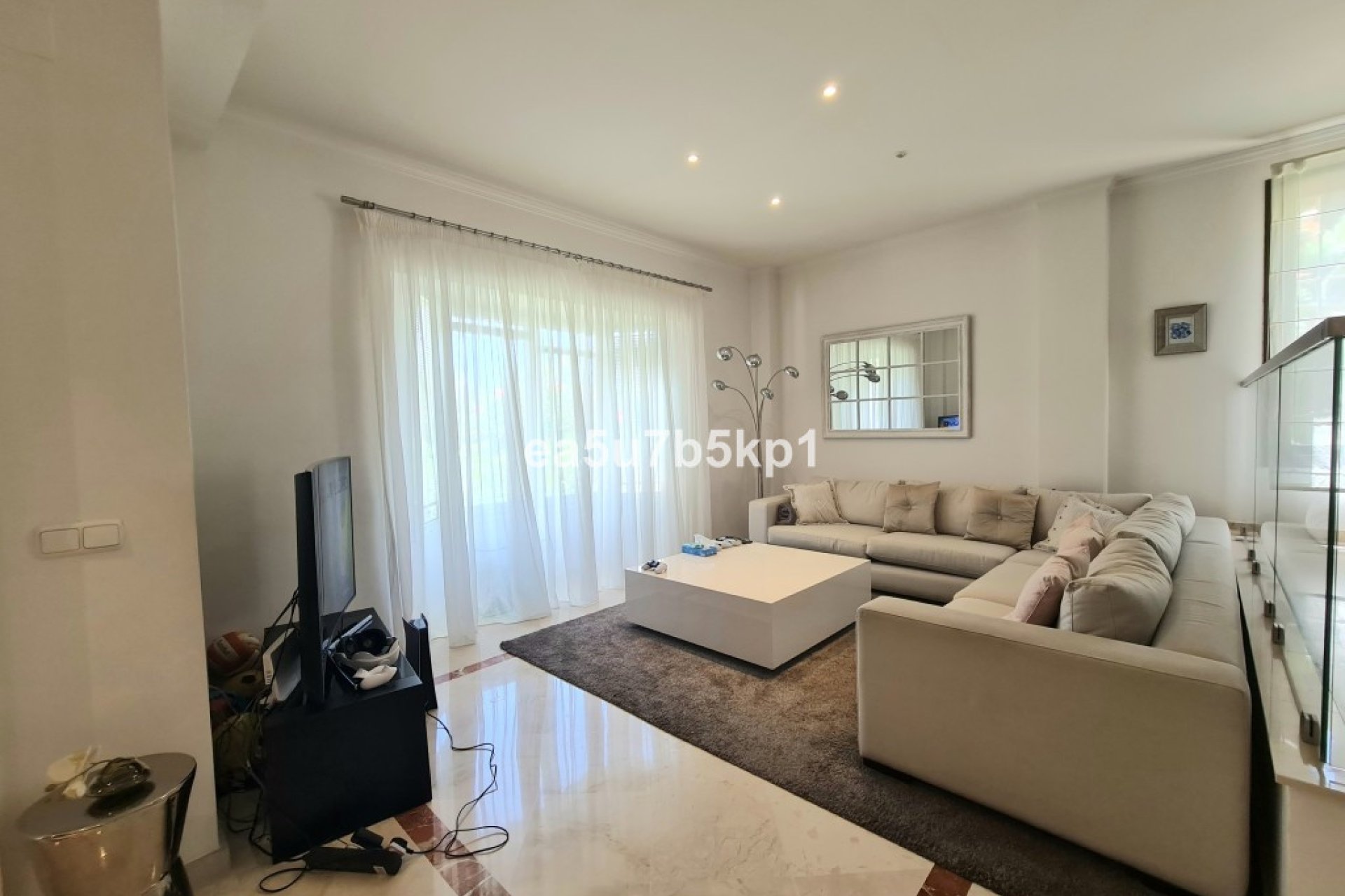 Resale - House - Semi-Detached House - Marbella