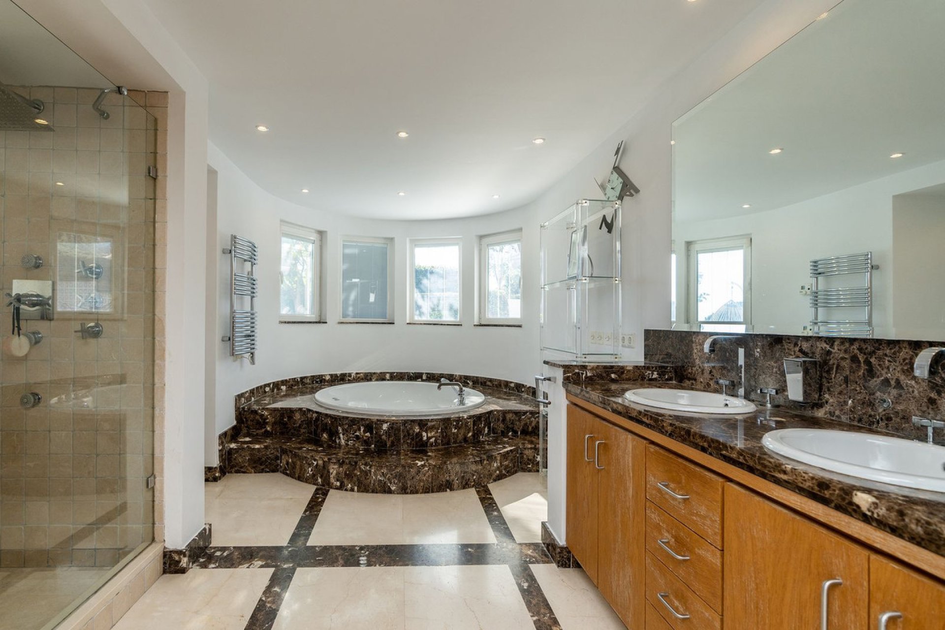 Resale - House - The Golden Mile