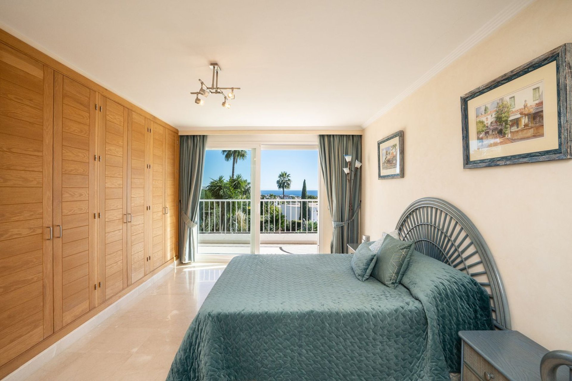 Resale - House - The Golden Mile