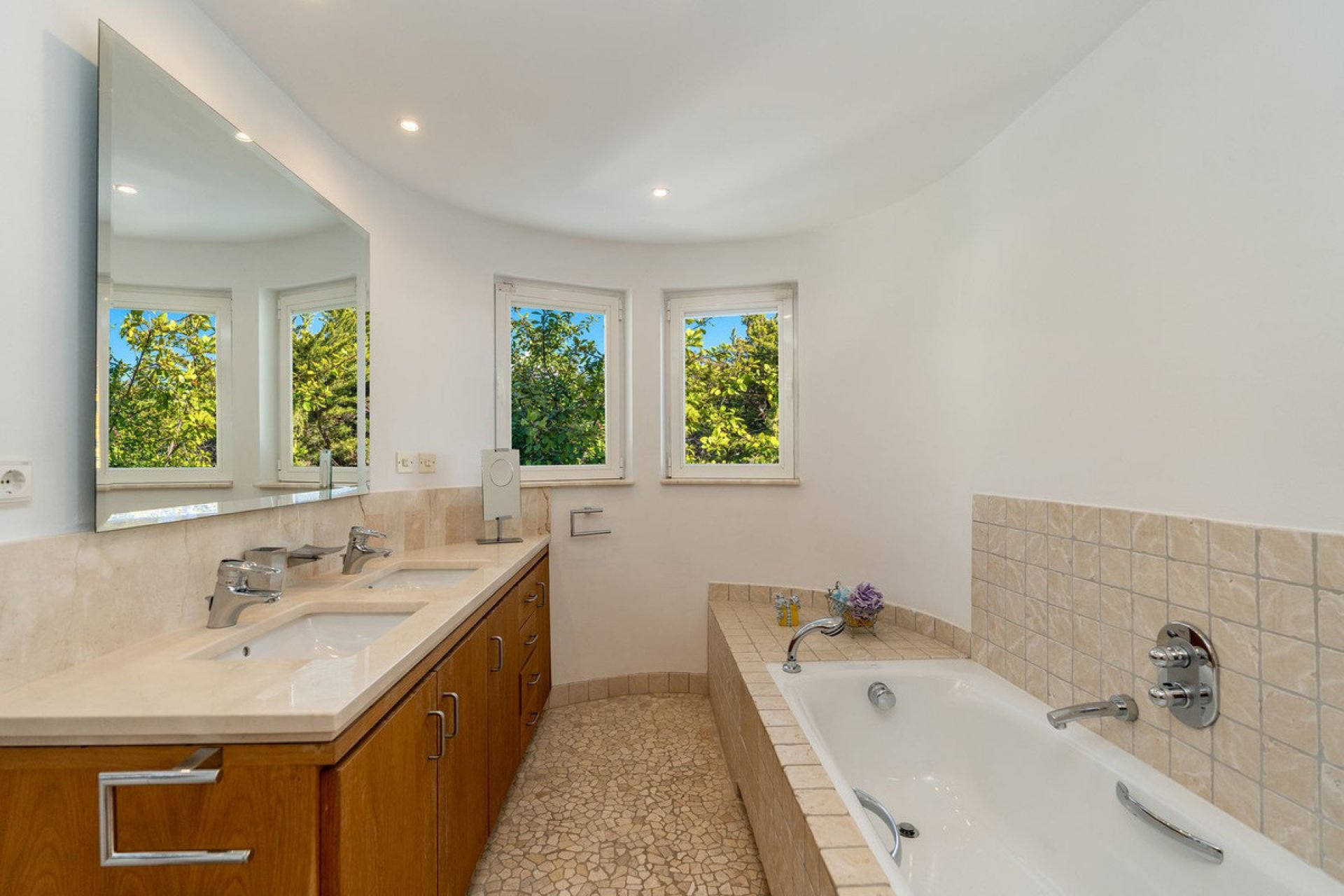 Resale - House - The Golden Mile