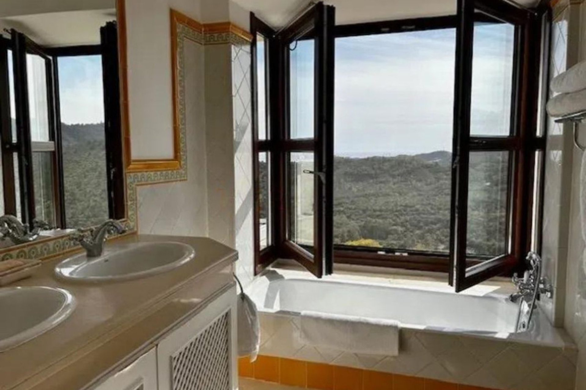 Resale - House - Townhouse - Benahavís - Benahavís Centro