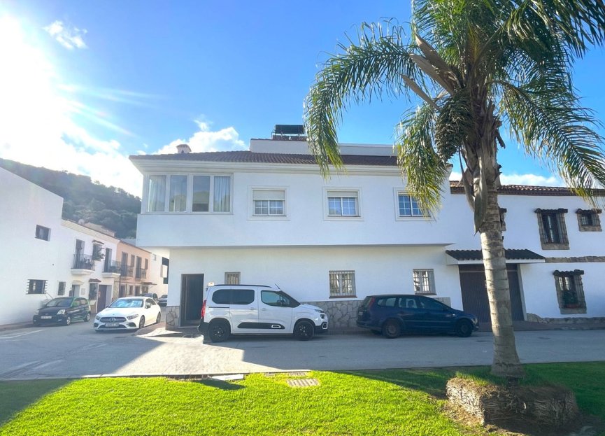 Resale - House - Townhouse - Casares - Casares Centro