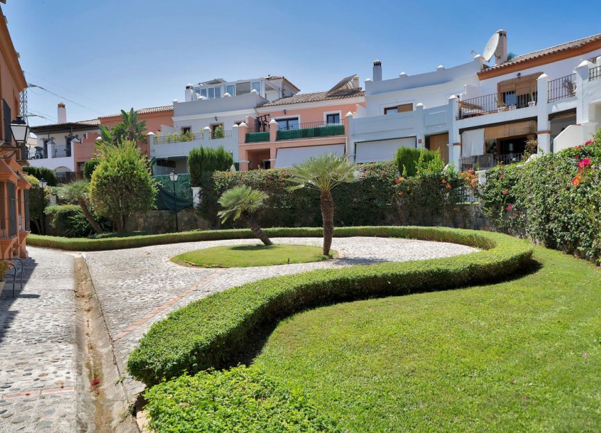 Resale - House - Townhouse - El Paraiso - El Paraíso
