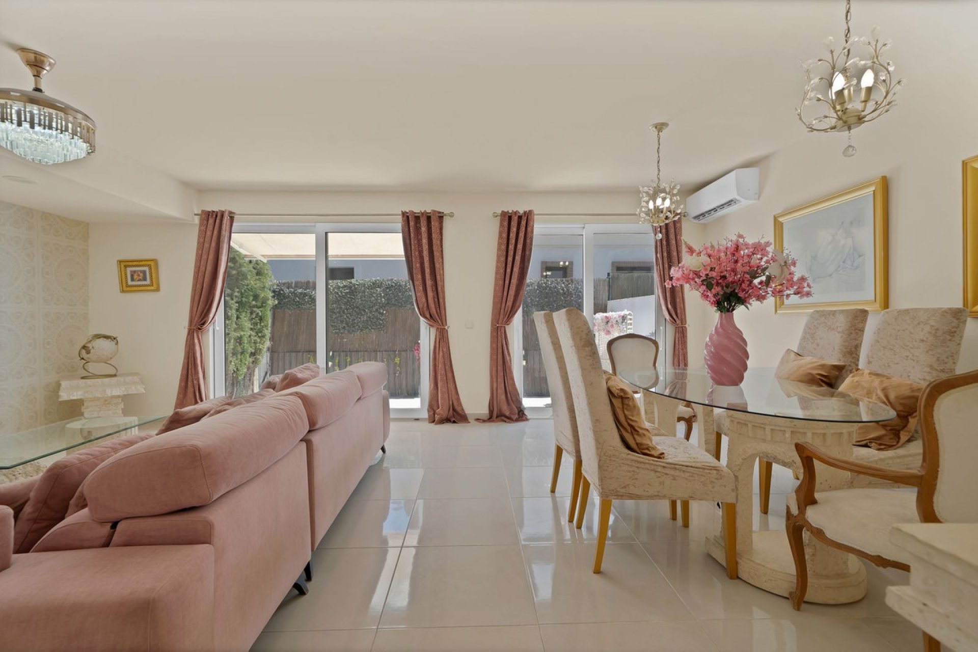 Resale - House - Townhouse - El Paraiso - El Paraíso