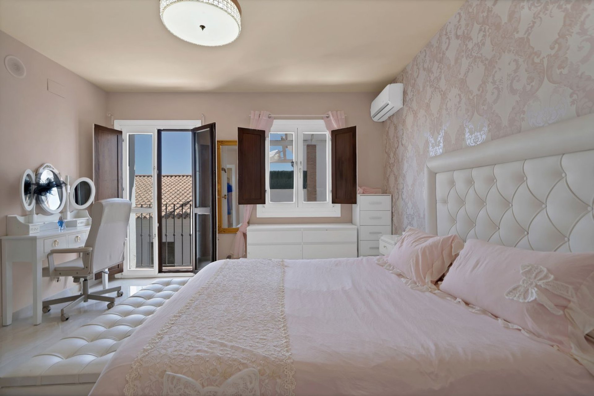 Resale - House - Townhouse - El Paraiso - El Paraíso