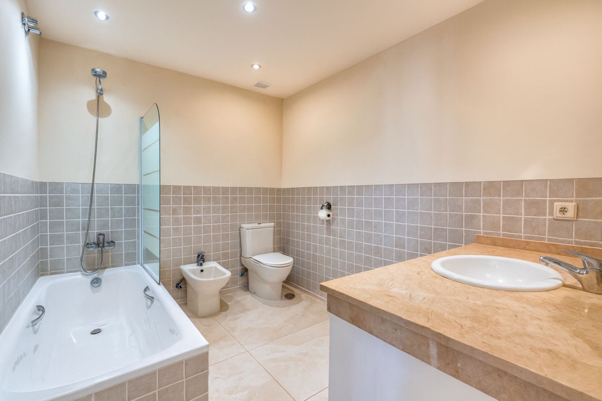 Resale - House - Townhouse - El Paraiso - El Paraíso