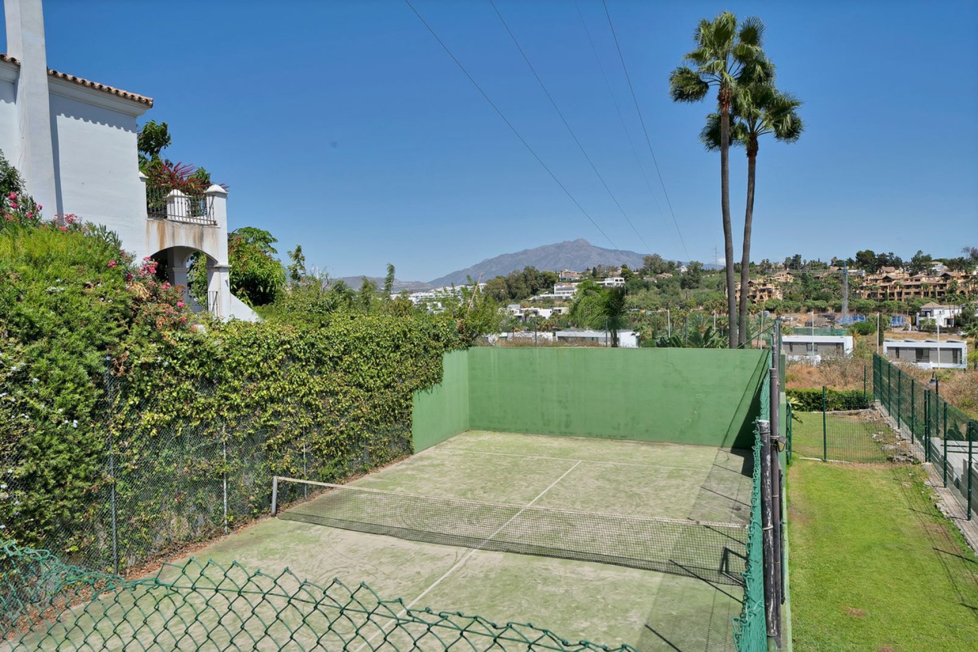 Resale - House - Townhouse - El Paraiso - El Paraíso