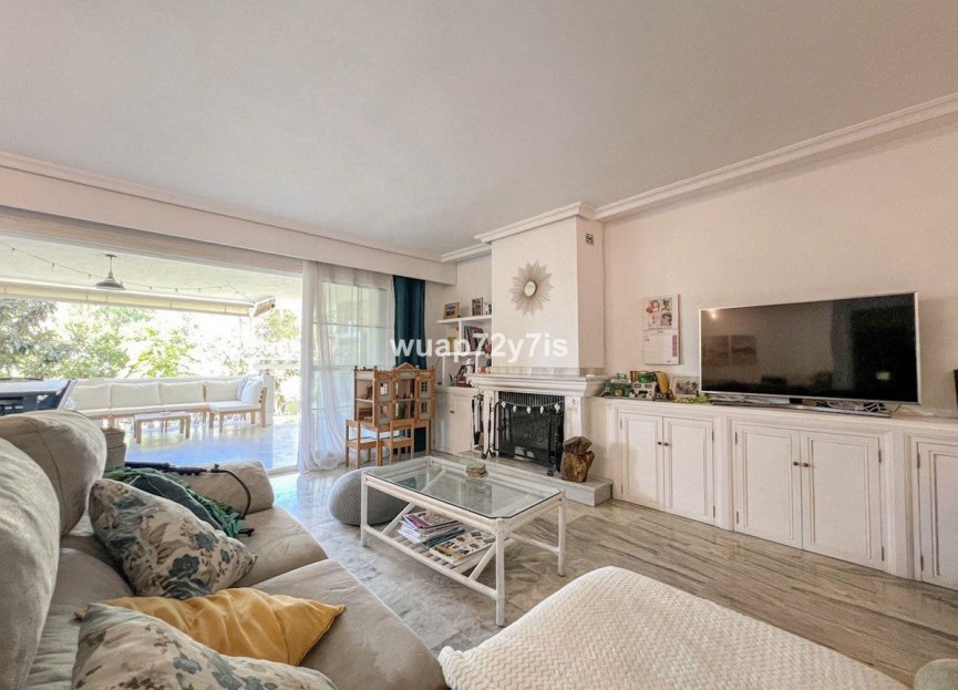 Resale - House - Townhouse - El Paraiso - El Paraíso