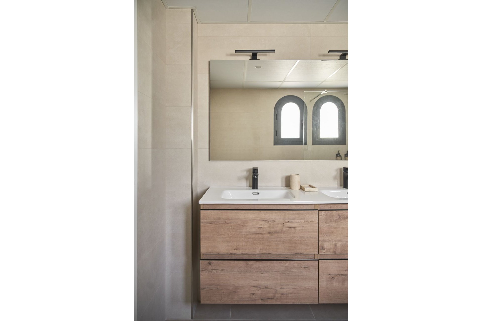 Resale - House - Townhouse - El Paraiso - El Paraíso