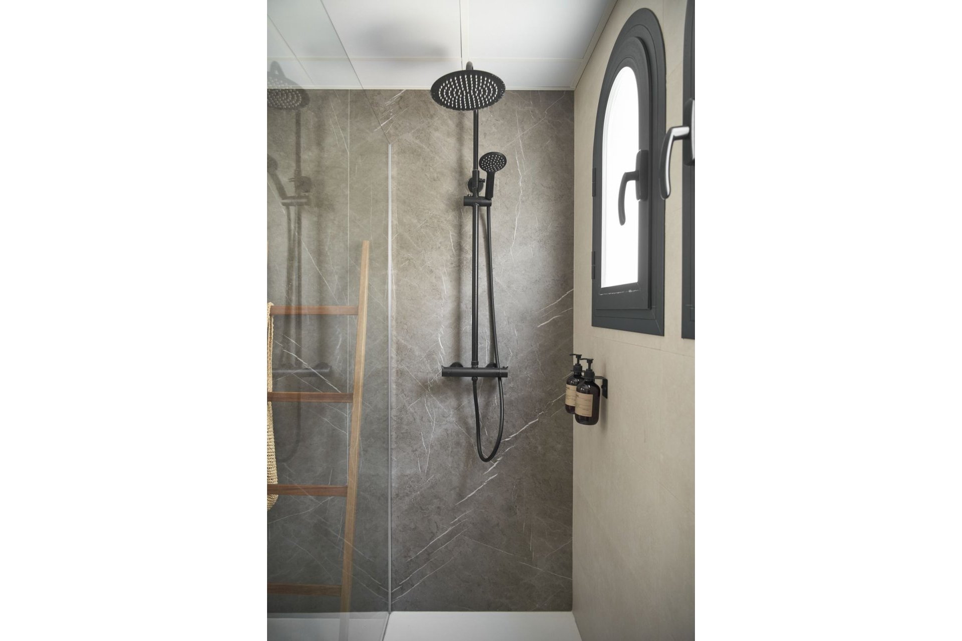 Resale - House - Townhouse - El Paraiso - El Paraíso