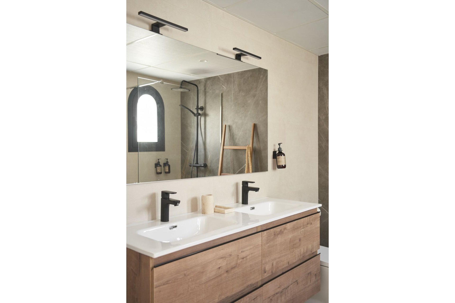 Resale - House - Townhouse - El Paraiso - El Paraíso