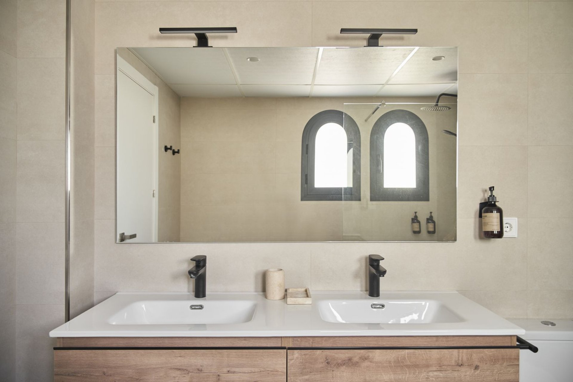 Resale - House - Townhouse - El Paraiso - El Paraíso