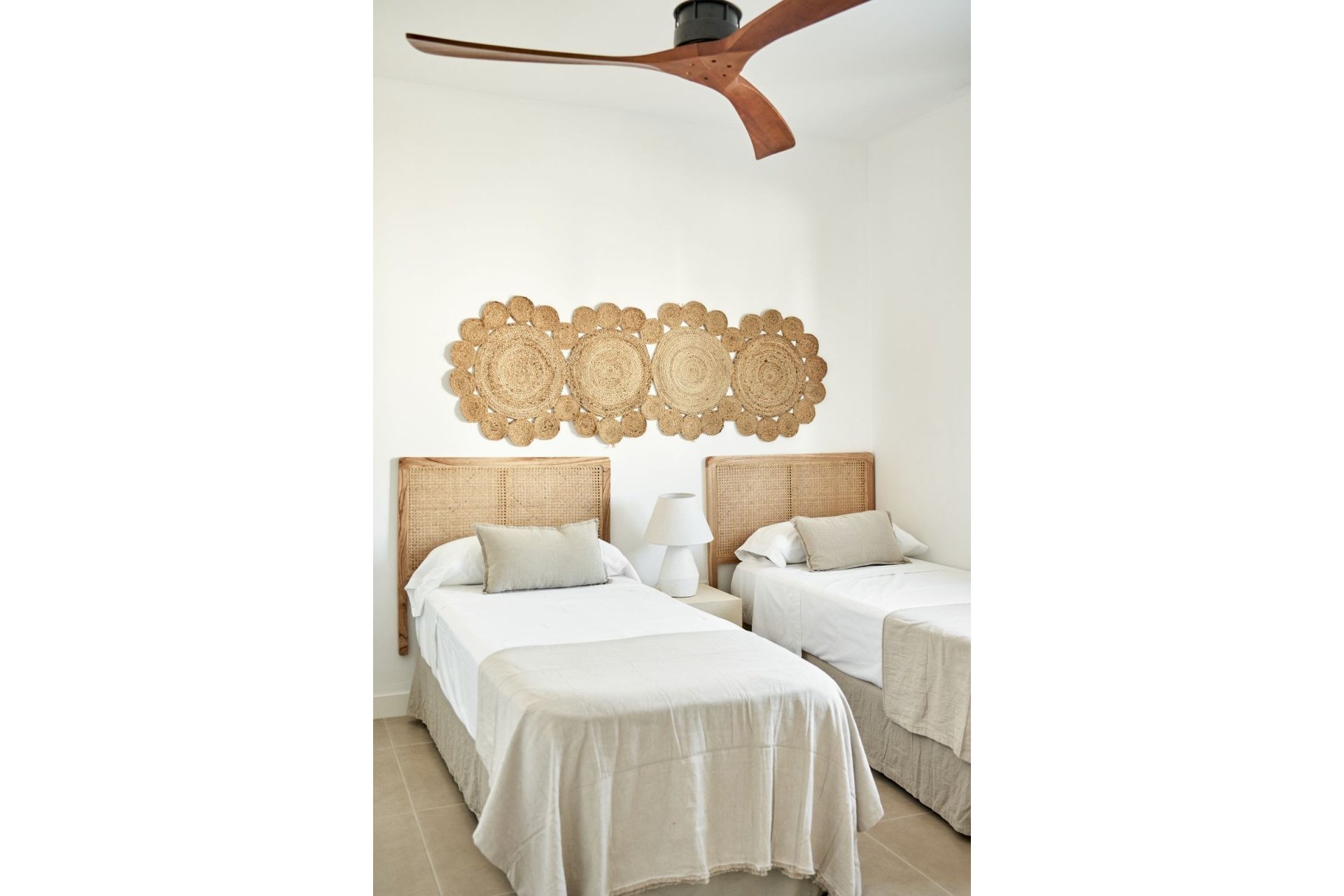 Resale - House - Townhouse - El Paraiso - El Paraíso