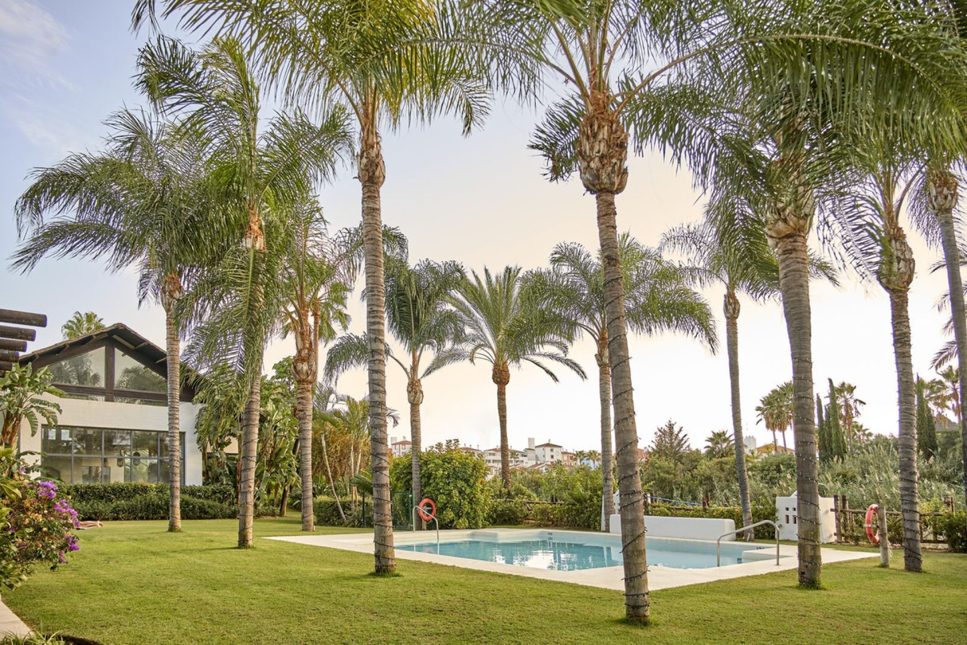 Resale - House - Townhouse - El Paraiso - El Paraíso