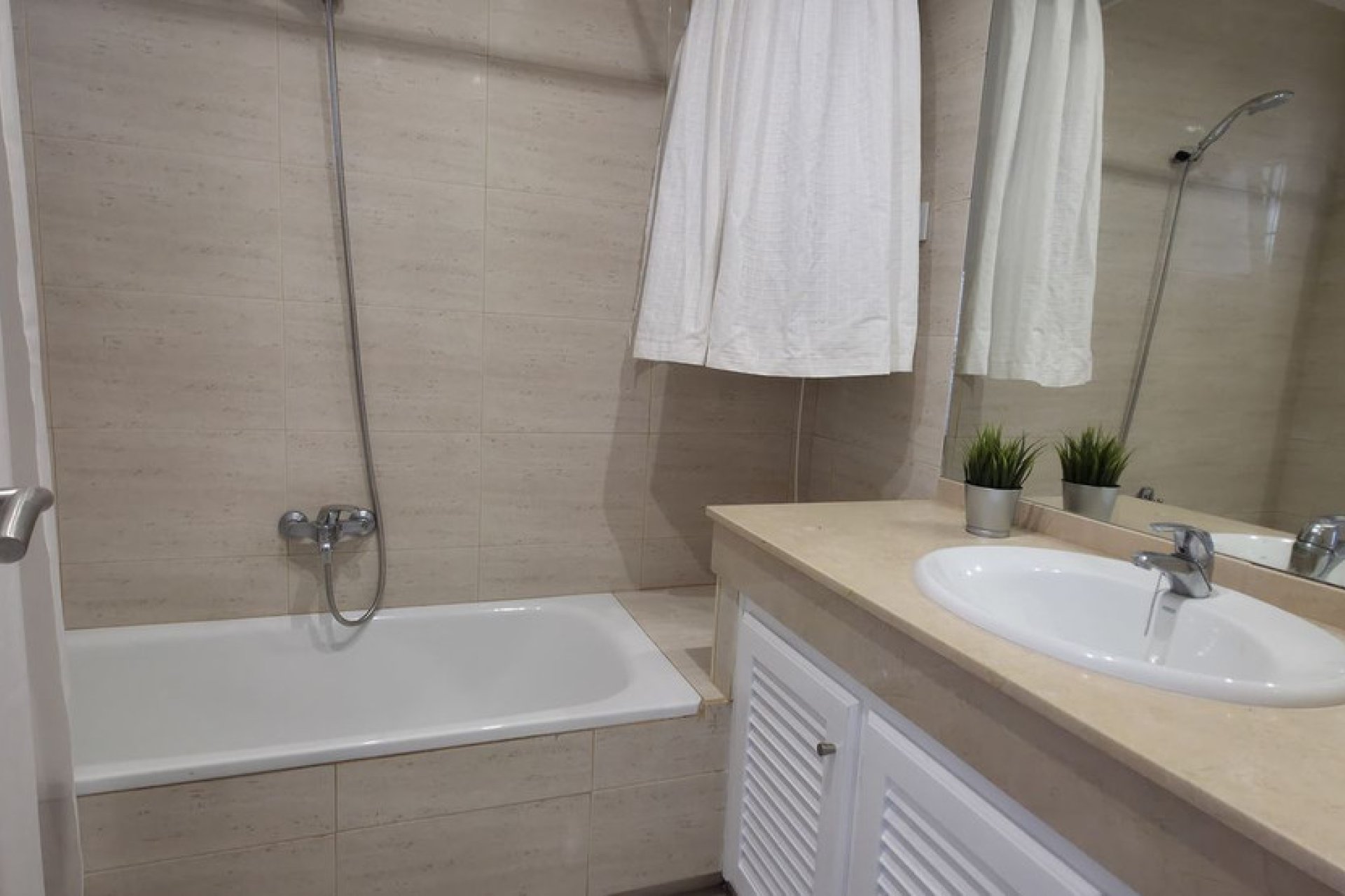 Resale - House - Townhouse - Estepona - Benamara