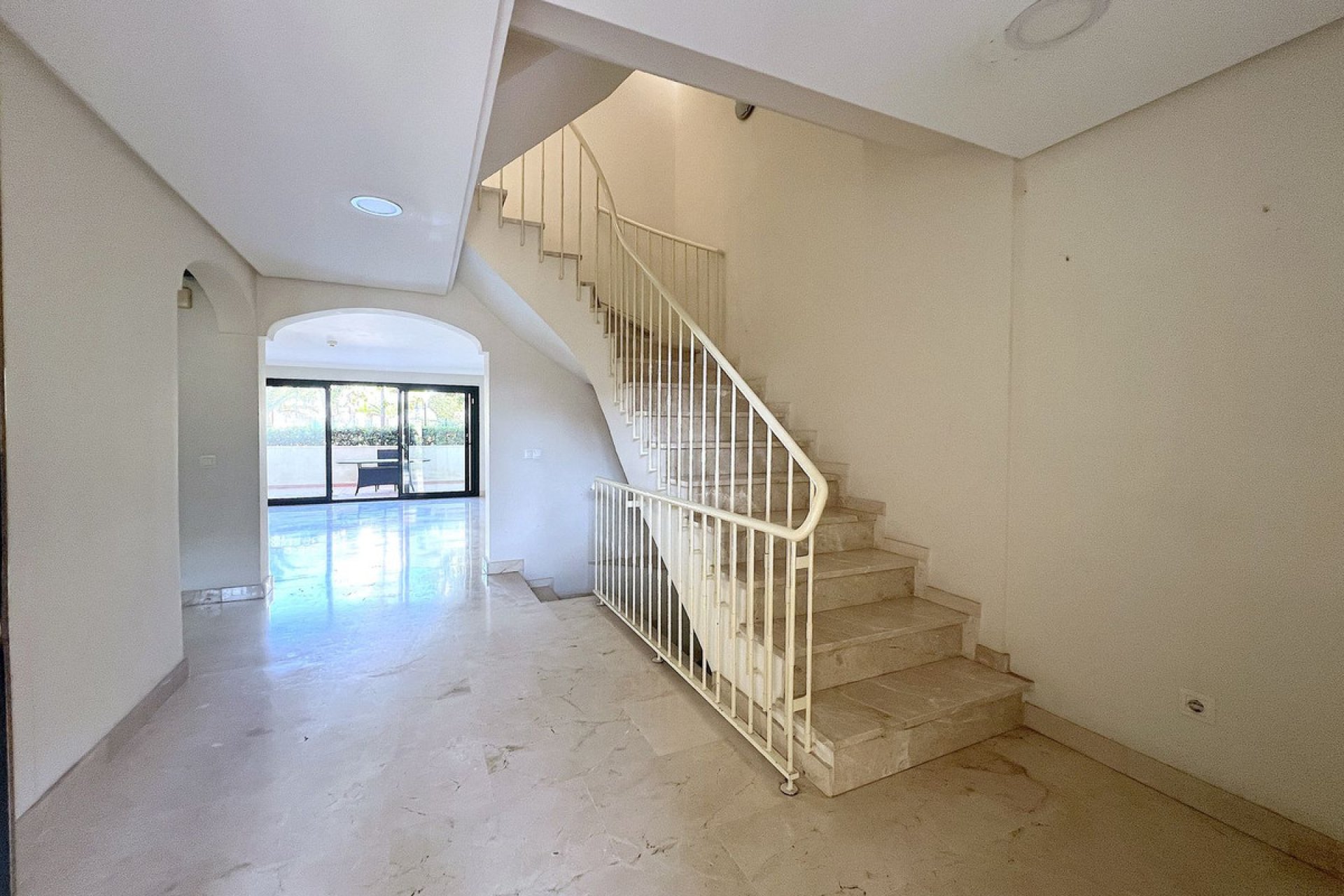 Resale - House - Townhouse - Estepona - Benamara