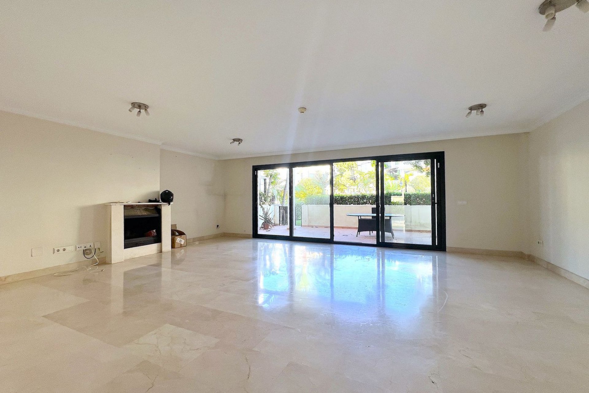 Resale - House - Townhouse - Estepona - Benamara